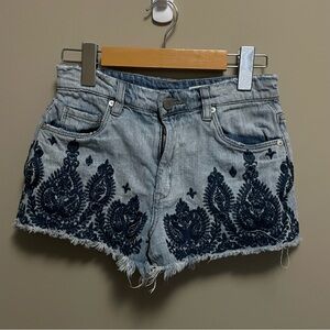 Blank NYC Wedge Embroidered Denim Jean Shorts Women’s 26